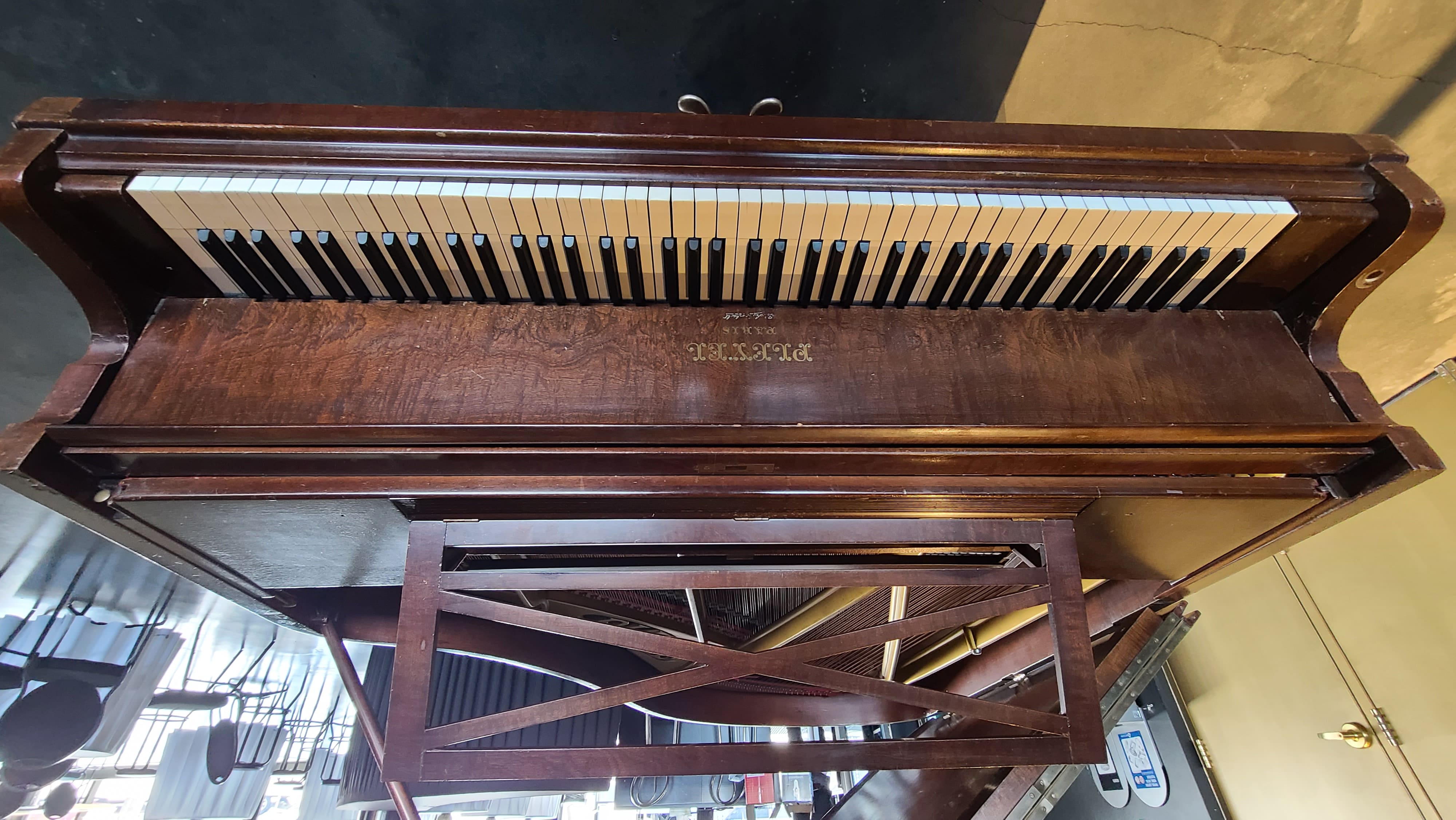 20222 05 11 CDP Photo piano Don Coulombe Georges low