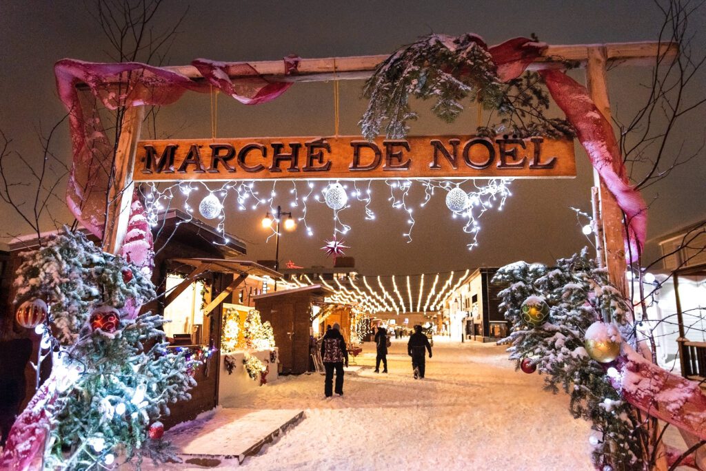 Arche d'entrée à l'accueil du marché de Noël.